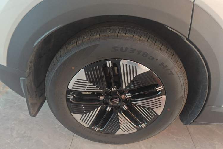 Used Deepal S05 2024 510Max Pure Electric Version Right Rear Wheel Hub