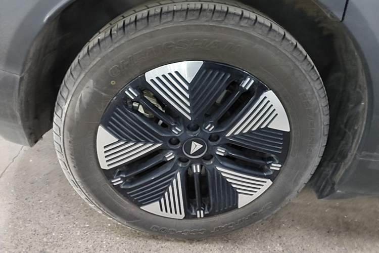 Used Deepal S05 2024 510Max Pure Electric Version Right Rear Wheel Hub