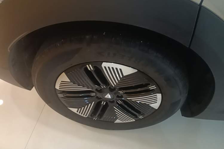 Used Deepal S05 2024 510 Plus Pure Electric Version Right Rear Wheel Hub