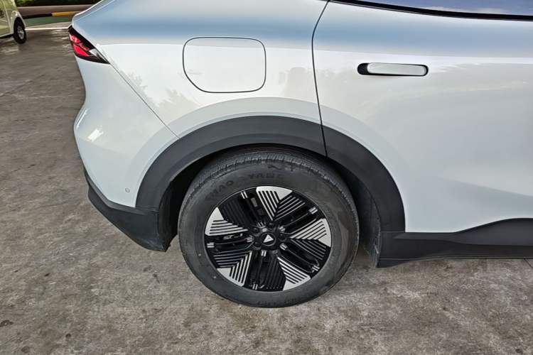 Used Deepal S05 2024 510Max Pure Electric Version Right Rear Wheel Hub