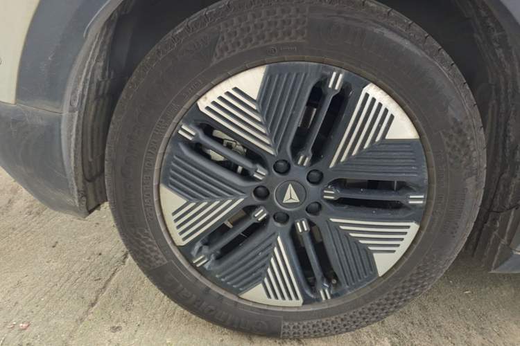 Used Deepal S05 2024 510Max Pure Electric Version Right Rear Wheel Hub