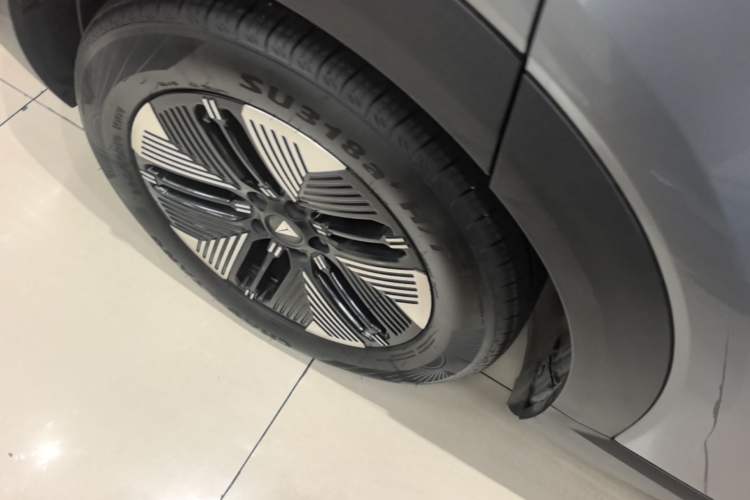 Used Deepal S05 2024 510 Plus Pure Electric Version Right Rear Wheel Hub