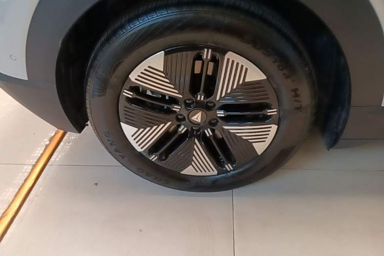 Used Deepal S05 2024 510 Ultra Pure Electric Version Right Rear Wheel Hub