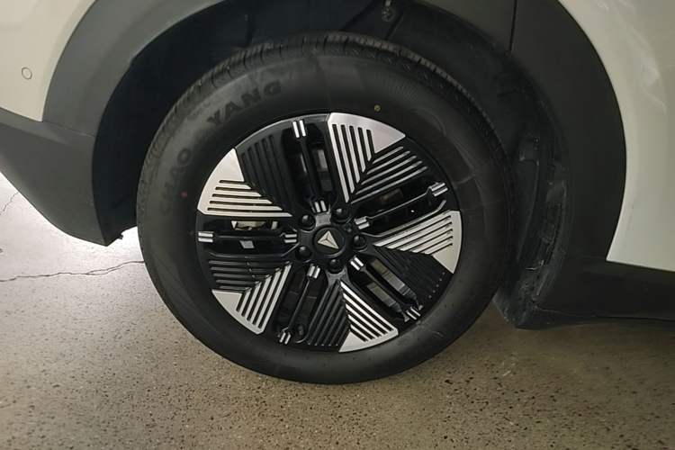Used Deepal S05 2024 510Max Pure Electric Version Right Rear Wheel Hub
