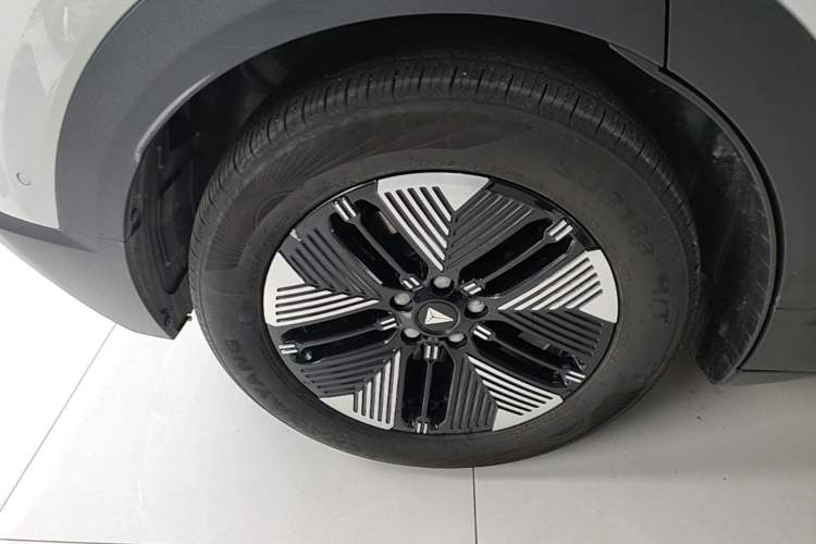 Used Deepal S05 2024 510Max Pure Electric Version Right Rear Wheel Hub