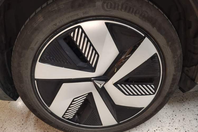 Used Deepal S05 2024 510 Ultra Pure Electric Version Right Rear Wheel Hub