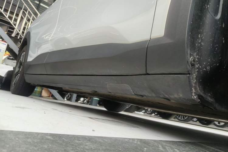 Used Deepal S05 2024 200Max Range-Extended Long-Range Version Right Side Sill