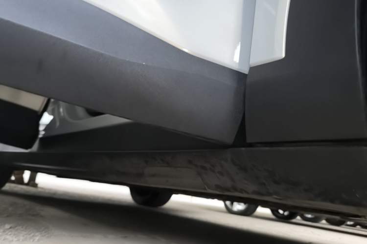 Used Deepal S05 2024 200Max Range-Extended Long-Range Version Right Side Sill
