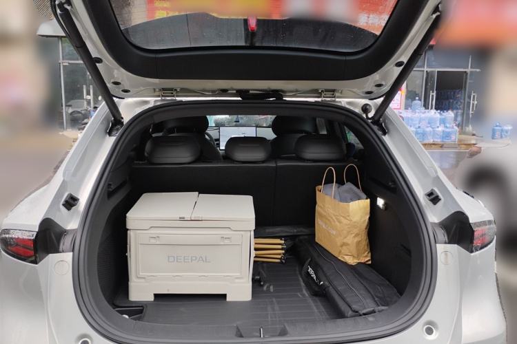 Used Deepal S05 2024 200Max Range-Extended Long-Range Version Trunk