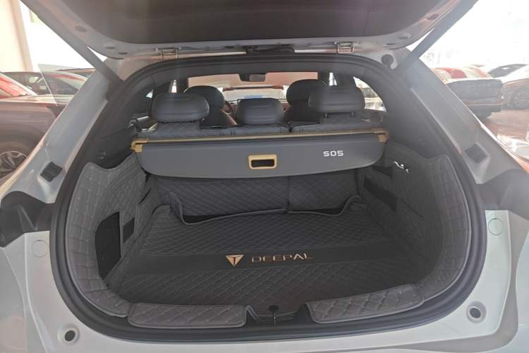 Used Deepal S05 2024 510Max Pure Electric Version Trunk