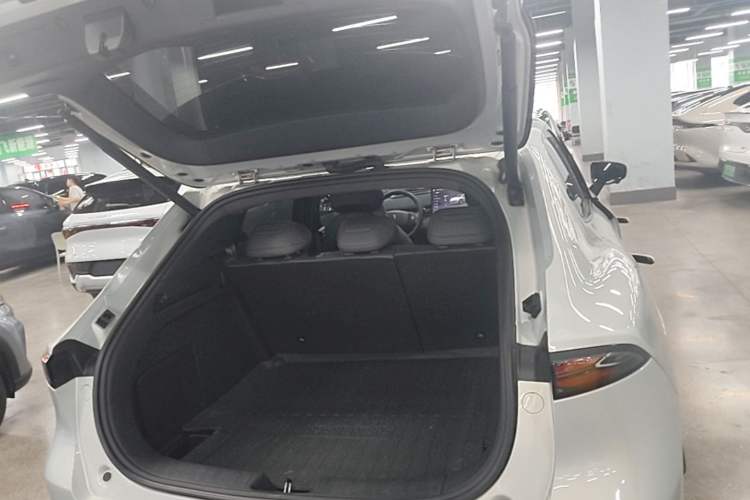 Used Deepal S05 2024 510Max Pure Electric Version Trunk