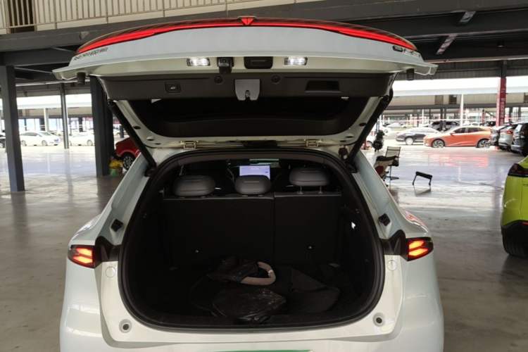Used Deepal S05 2024 200Max Range-Extended Long-Range Version Trunk
