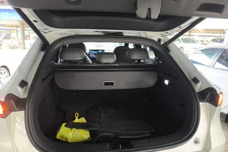 Used Deepal S05 2024 200Max Range-Extended Long-Range Version Trunk