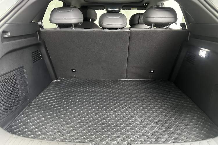 Used Deepal S05 2024 200Max Range-Extended Long-Range Version Trunk