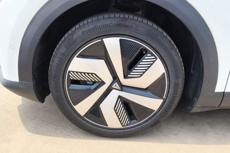 Used Deepal S05 2024 510Max Pure Electric Version Left Front Wheel Hub