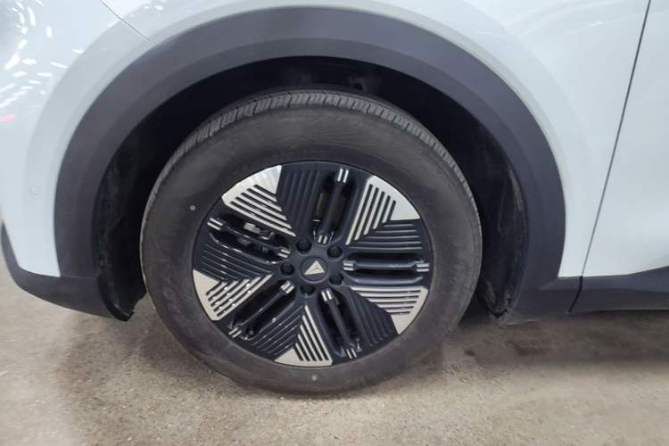 Used Deepal S05 2024 510 Plus Pure Electric Version Left Front Wheel Hub