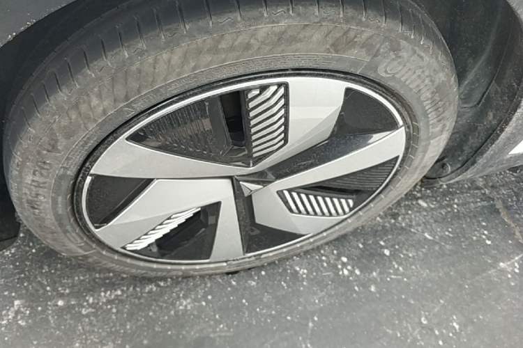 Used Deepal S05 2024 510 Ultra Pure Electric Version Left Front Wheel Hub