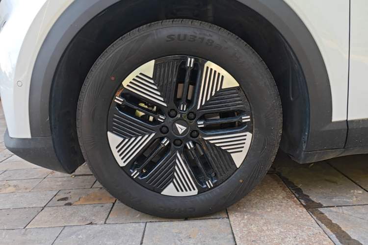 Used Deepal S05 2024 510Max Pure Electric Version Left Front Wheel Hub