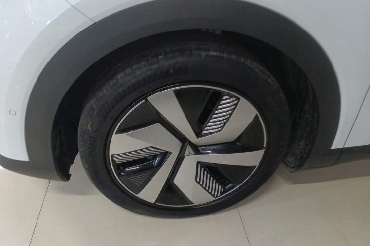 Used Deepal S05 2024 200 Ultra Range-Extended Long-Range Version Left Front Wheel Hub