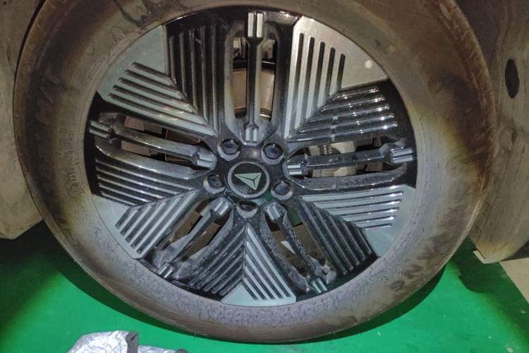 Used Deepal S05 2024 510 Plus Pure Electric Version Right Front Wheel Hub