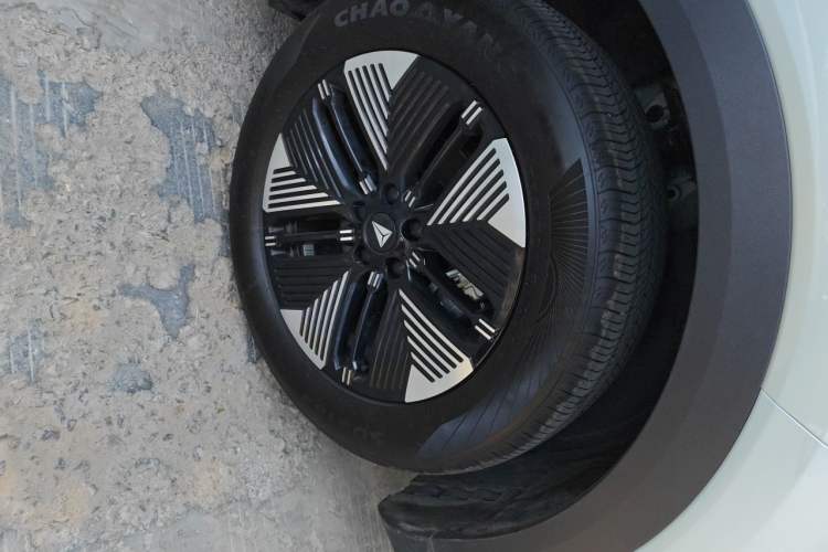 Used Deepal S05 2024 510Max Pure Electric Version Right Front Wheel Hub