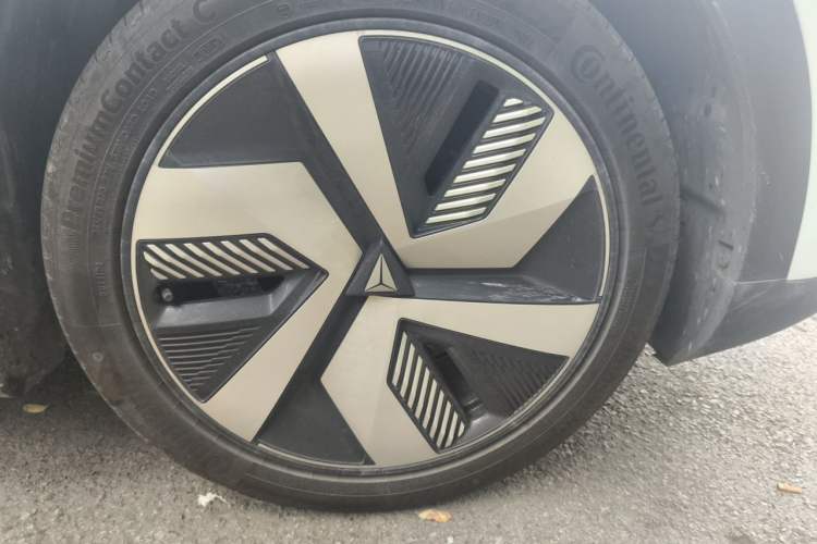 Used Deepal S05 2024 510 Ultra Pure Electric Version Right Front Wheel Hub