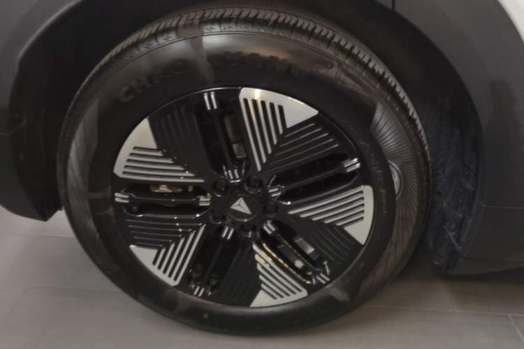 Used Deepal S05 2024 510Max Pure Electric Version Right Rear Wheel Hub