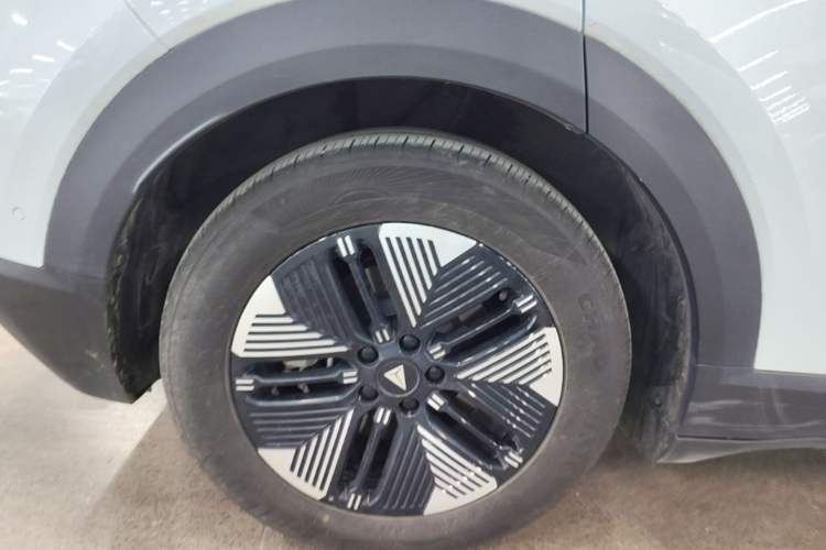 Used Deepal S05 2024 510 Plus Pure Electric Version Right Rear Wheel Hub