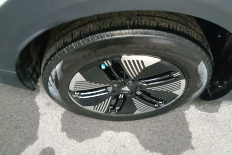 Used Deepal S05 2024 510 Plus Pure Electric Version Right Rear Wheel Hub