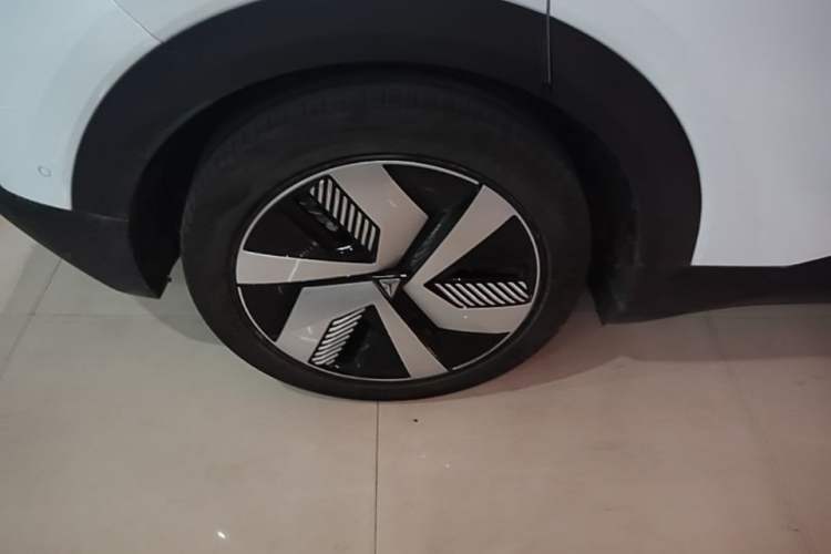 Used Deepal S05 2024 510 Ultra Pure Electric Version Right Rear Wheel Hub