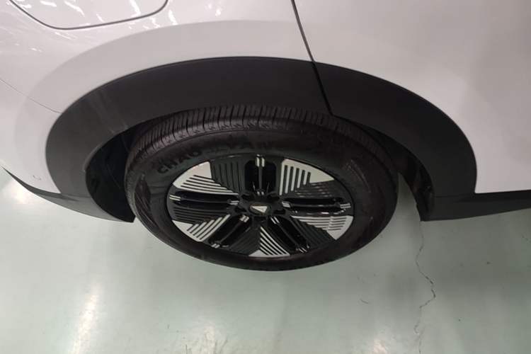Used Deepal S05 2024 510Max Pure Electric Version Right Rear Wheel Hub