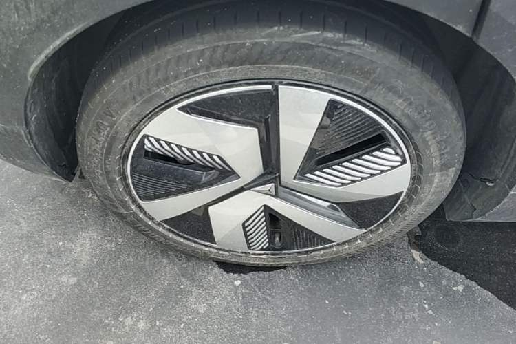 Used Deepal S05 2024 510 Ultra Pure Electric Version Right Rear Wheel Hub