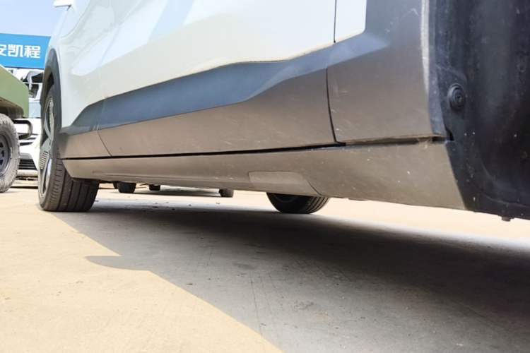 Used Deepal S05 2024 510Max Pure Electric Version Right Side Sill