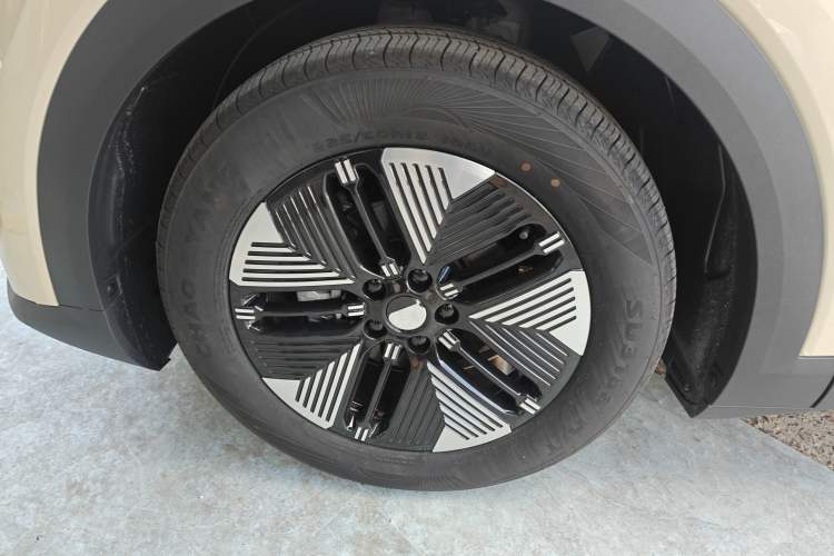 Used Deepal S05 2024 200 Ultra Range-Extended Long-Range Version Left Front Wheel Hub