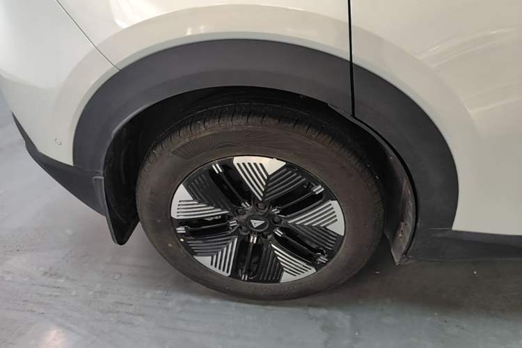 Used Deepal S05 2026 Model 520Plus Pure Electric Edition Right Rear Wheel Hub