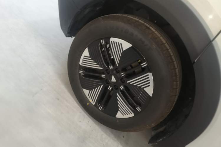 Used Deepal S05 2026 Model 520Plus Pure Electric Edition Right Rear Wheel Hub