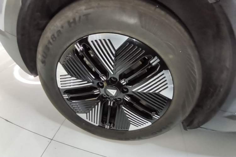 Used Deepal S05 2026 Model 520Max Pure Electric Edition Right Rear Wheel Hub
