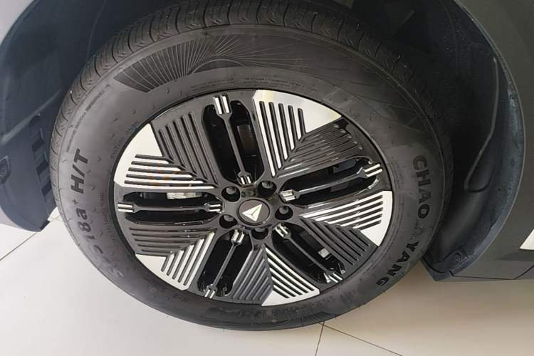 Used Deepal S05 2026 Model 520Max Pure Electric Edition Left Front Wheel Hub