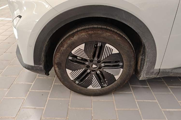 Used Deepal S05 2026 Model 520Max Pure Electric Edition Left Front Wheel Hub