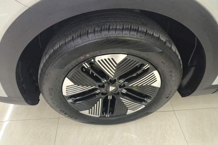 Used Deepal S05 2026 Model 520Max Pure Electric Edition Left Front Wheel Hub