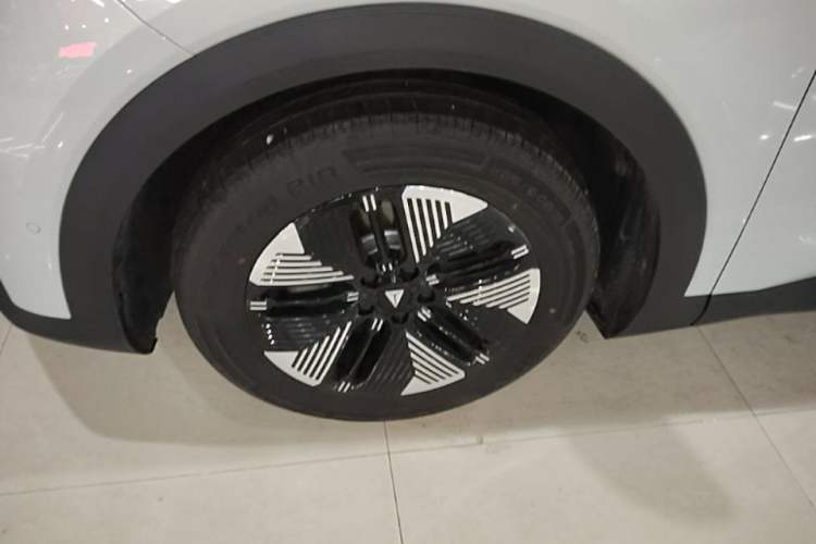Used Deepal S05 2026 Model 620Plus Pure Electric Edition Left Front Wheel Hub