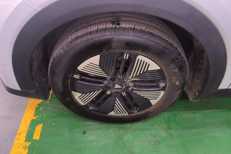 Used Deepal S05 2026 Model 520Max Pure Electric Edition Left Front Wheel Hub