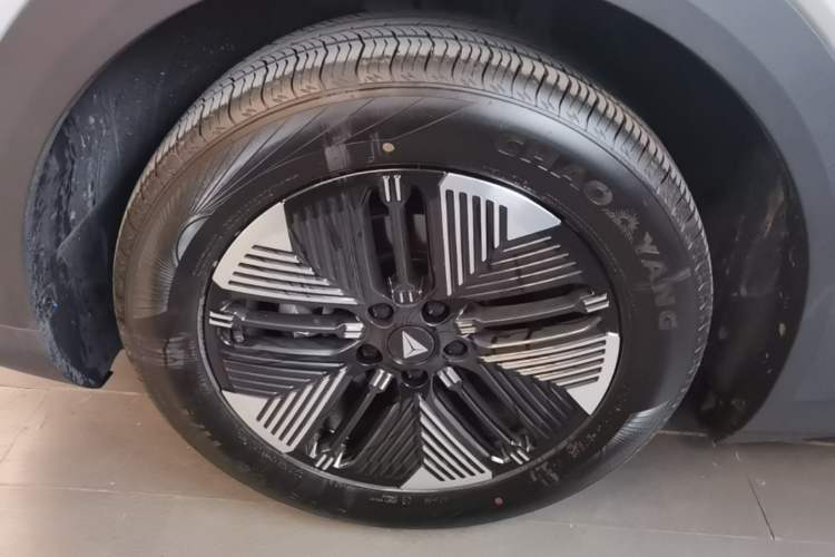 Used Deepal S05 2026 Model 520Max Pure Electric Edition Left Front Wheel Hub