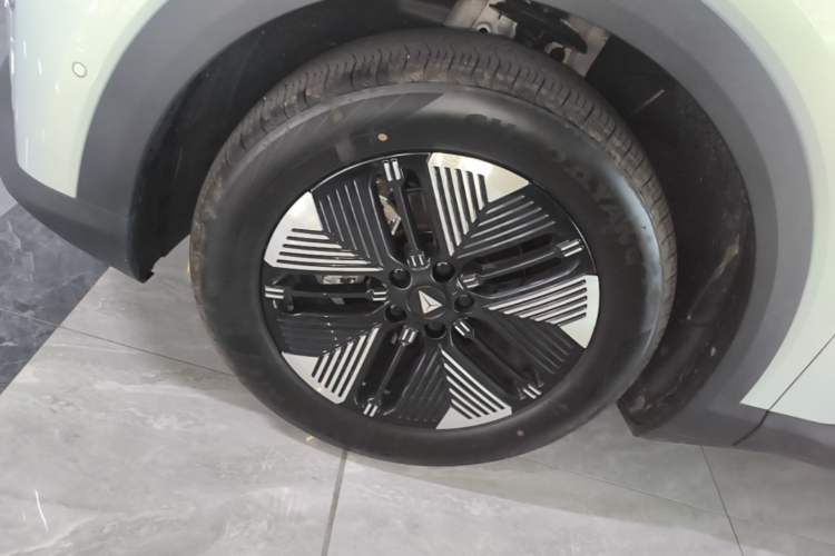 Used Deepal S05 2026 Model 520Max Pure Electric Edition Left Front Wheel Hub