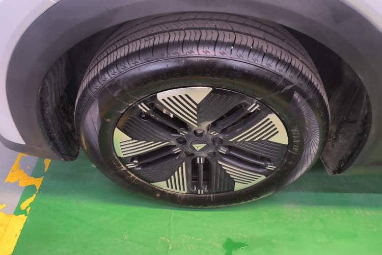 Used Deepal S05 2026 Model 520Max Pure Electric Edition Left Front Wheel Hub