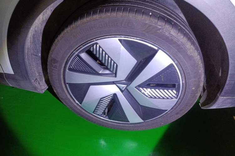Used Deepal S05 2026 Model 520Max Pure Electric Edition Right Front Wheel Hub