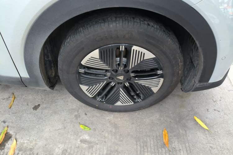 Used Deepal S05 2026 Model 620Plus Pure Electric Edition Right Front Wheel Hub