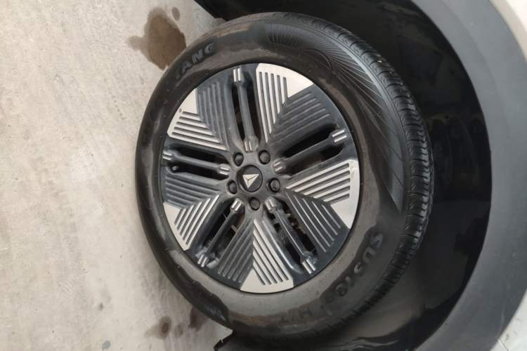 Used Deepal S05 2026 Model 520Plus Pure Electric Edition Right Front Wheel Hub
