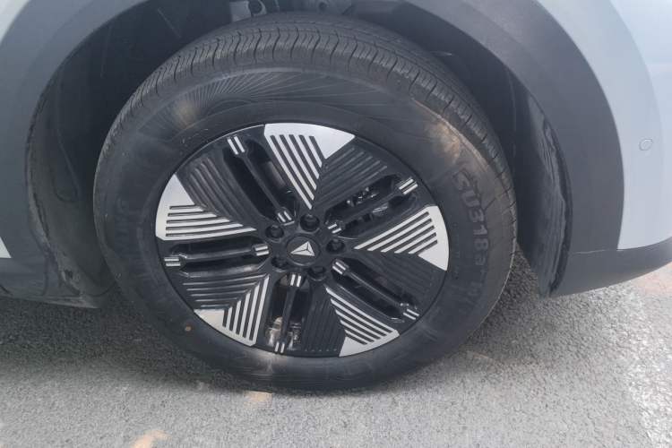 Used Deepal S05 2026 Model 520Max Pure Electric Edition Right Front Wheel Hub