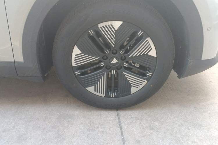 Used Deepal S05 2026 Model 520Max Pure Electric Edition Right Front Wheel Hub